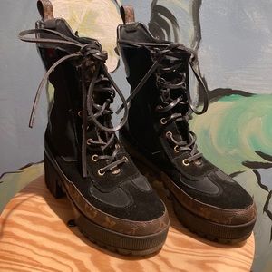 COPY - Louis Vuitton Boots size 8